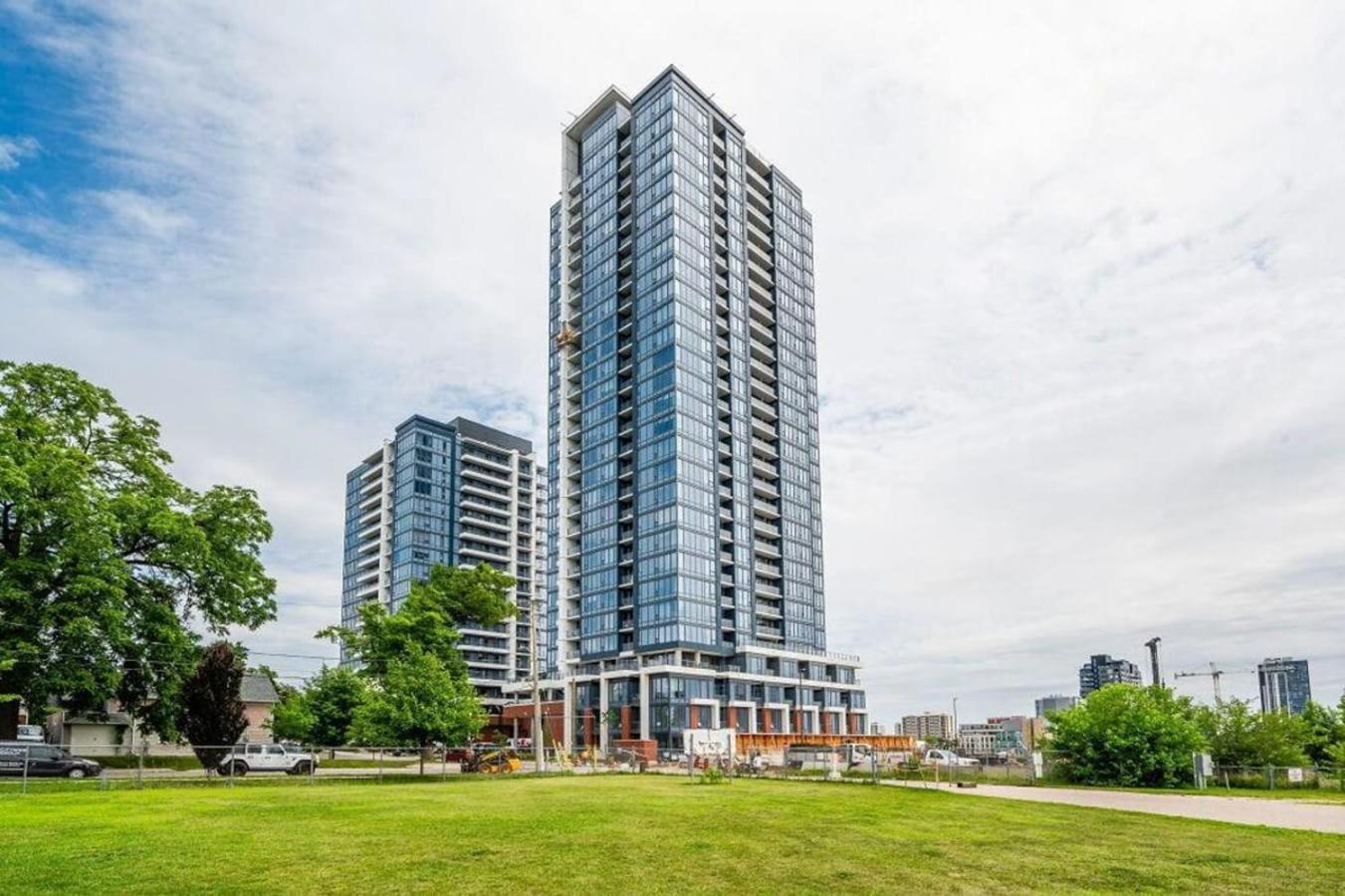 1Br Modern Condo - King Bed And Stunning City View Kitchener Exterior foto